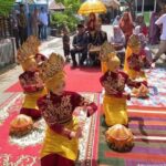 Para penari ranub lampuan dalam budaya peumulia jamee memuliakan tamu Salah satu adat peumulia jamee tercermin dalam tarian ranub lampuan sumber maa Acehprov Go Id